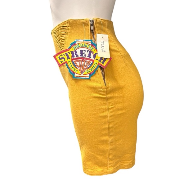Vintage 90s Jordache Yellow High-Waisted Stretch Denim Shorts Juniors Size 7/8 - Picture 3 of 9